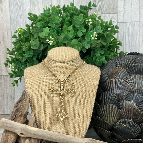 SARA COVENTRY - !997 Vintage Limited Edition Gold Tone Cross With 3 Faux Pearls - Picture 1 of 6